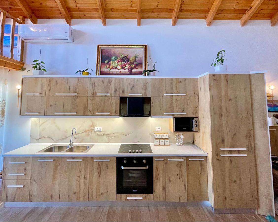 River Escape Villa - Private Beach, Scenic View & Bbq Tepelene Экстерьер фото